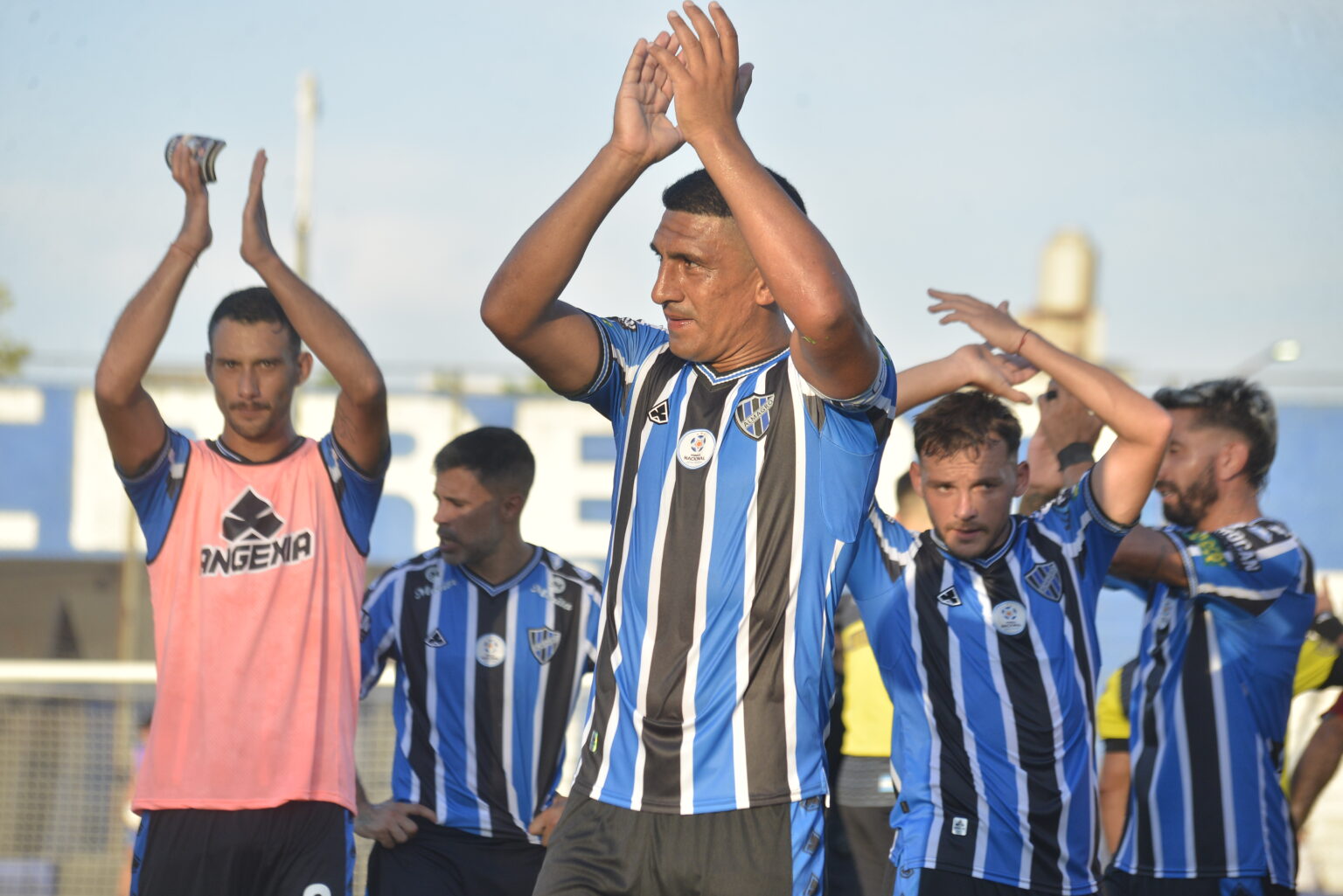 Empate en el primer partido del torneo